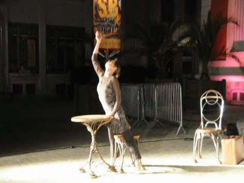 Festival Tango, Swing et Bretelles 2011 (Montceau-les-Mines) : la poésie de la compagnie Banc public (07/10/2011)