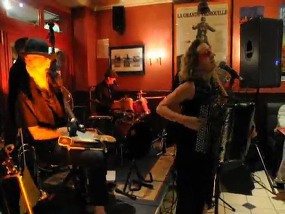 Festival "TSB" 2011 (Montceau-les-Mines) : "Ni vu, ni connu" au bar Le Vendôme (07/10/2011)