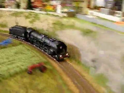 Train miniature : 241 P Jouef munie d'un éclairage avant