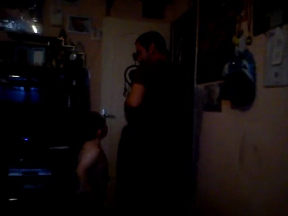 mon loulou et mon homme entrain de danser trop fort lol