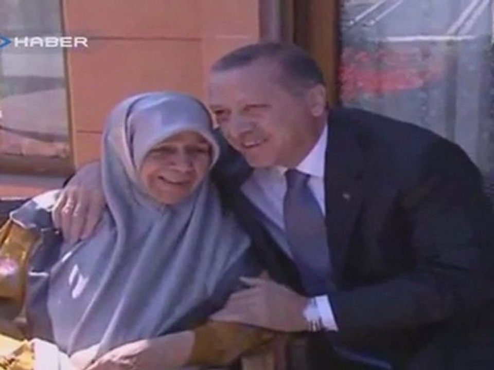 Başbakan Erdoğan'ın Annesine Okuduğu Şiir