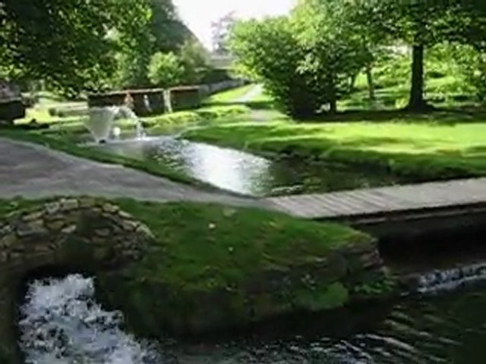 ANNEVOIE-DE LA CASCADE ANGLAISE AU GRAND EVENTAIL