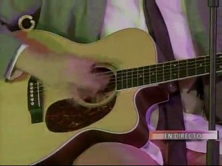 Lasso en el cuarto aniversario de Sábado en la Noche