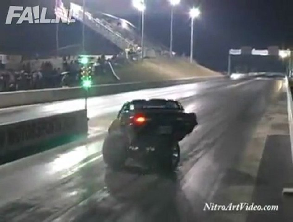 Auto verliest wielen Fail