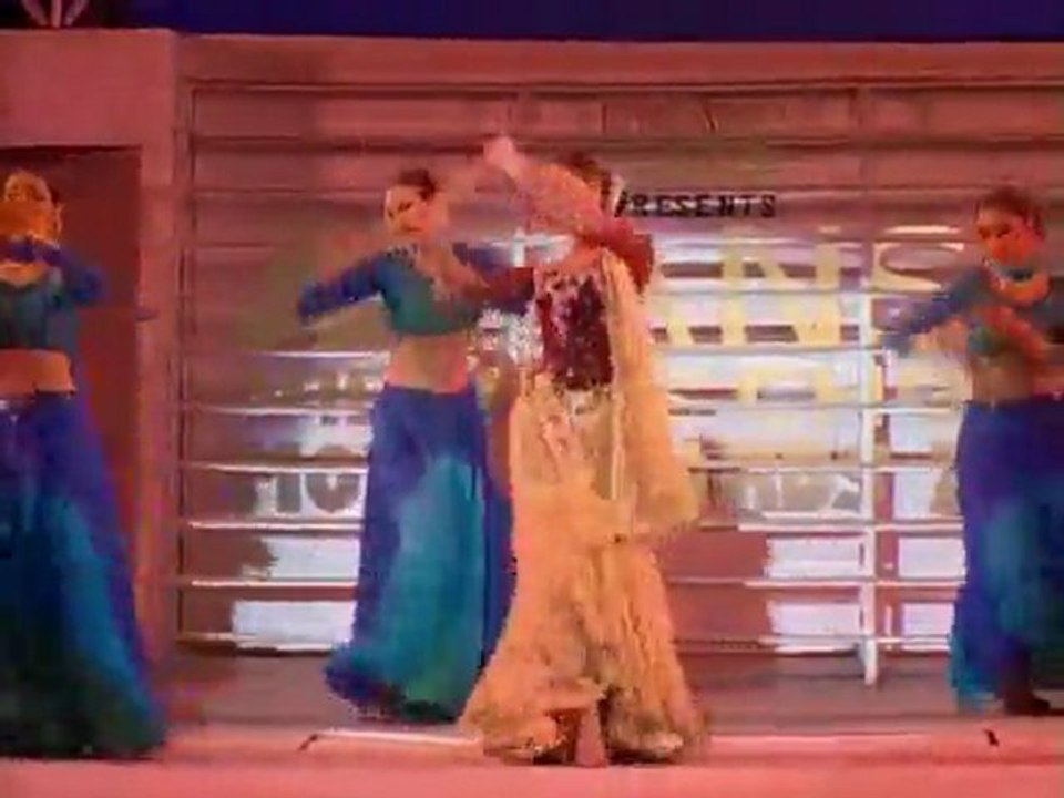 Aishwarya Rai performing at the 2002 Sansui Awards