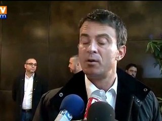 Скачать видео: Primaire : Manuel Valls vote à Evry