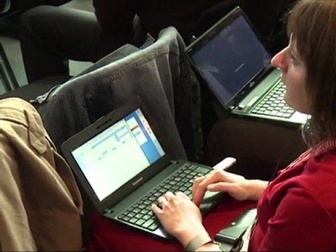 Sarkozy, Merkel vow swift action on eurozone debt