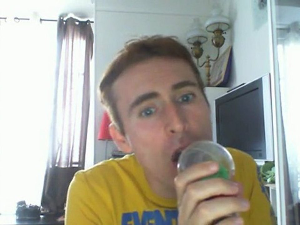 Wiwi égratigne "better with butter"