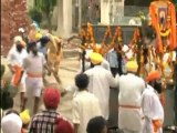 Devotees celebrate birth anniversary of Sikh guru in northern India