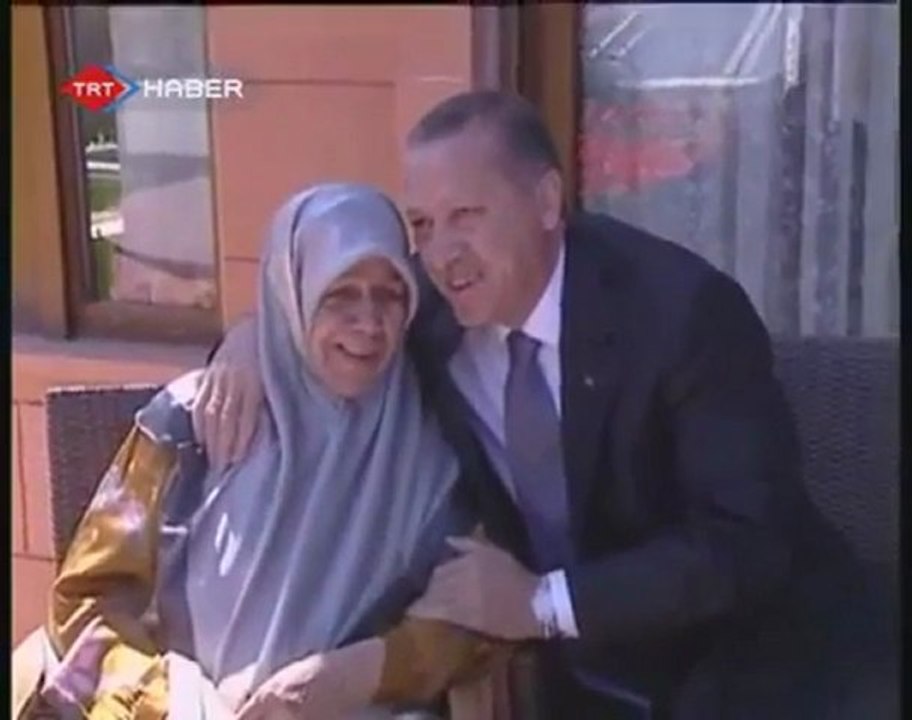 Başbakan Erdoğan'ın annesine okuduğu şiir