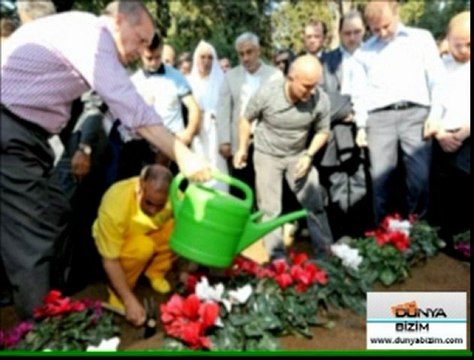 Recep Tayyip Erdoğan annesinin ardından İnfitar Suresi'ni okudu