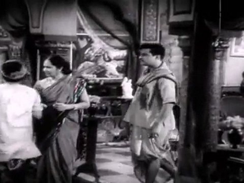 KUTUMBHA GAVRAVAM- Padmanabham smoking SCENE