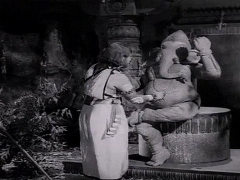 LAKSHMI KATAKSHYAM - Questioning of Ganesh Idol