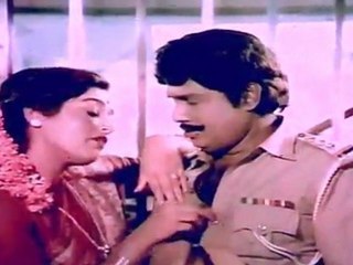 Oru Nallavan Oru Vallavan - Goundamani's Patriotism