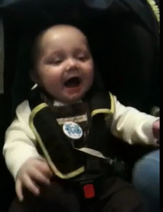 Enzo éclate de rire !