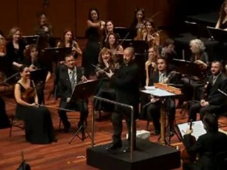 ___Cem Yılmaz Enstrumanları müzik aletlerini tanıtıyor ...  :)))