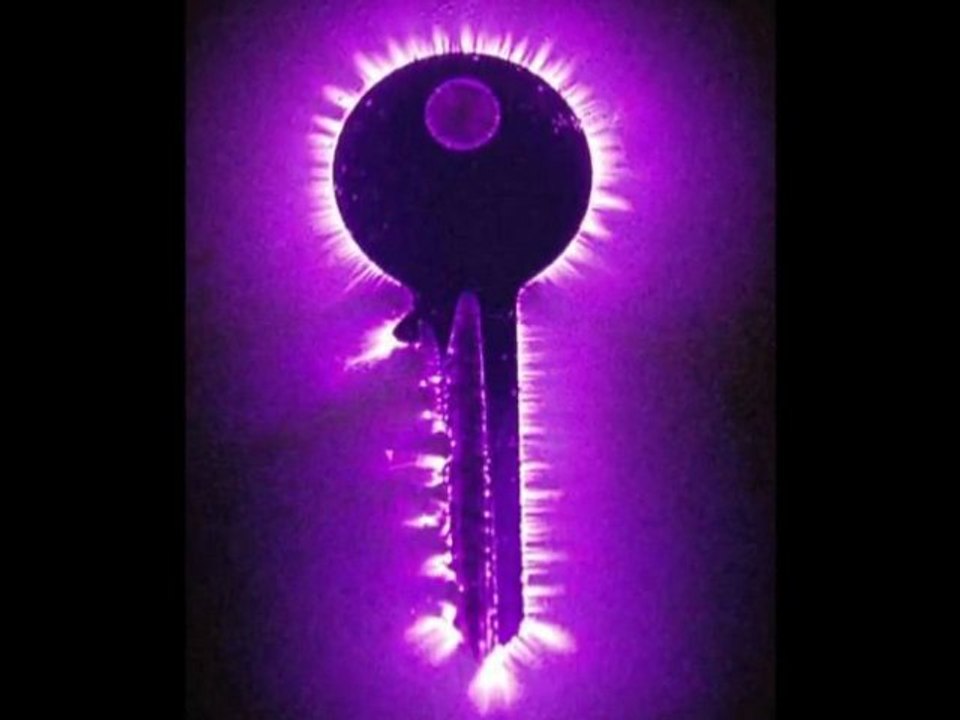 Феномен эффекта Кирлиана / The phenomenon of effect of Kirlian