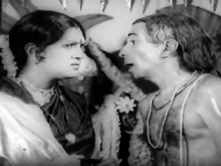 SANGAM MAARAALI- Heroine goes temple SCENE