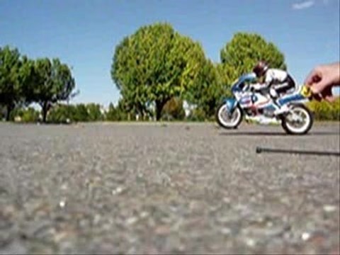 Moto 1/8 éme Kyosho moteur 280BB