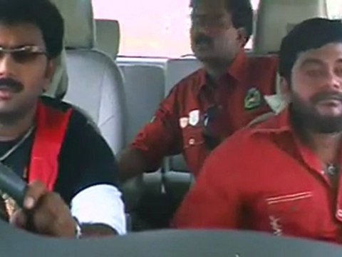 Kaluva - Venumadhav Waiting For Llift