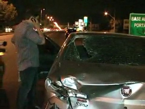 Carro e moto se envolvem em um grave acidente nas proximidades do Aeroporto Augusto Severo_Patrulha da Cidade - TV Ponta Negra