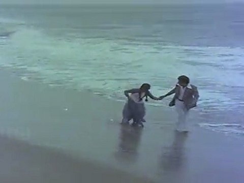 Erattai Manithan - Jai Ganesh Sumitra Romancing At Beech