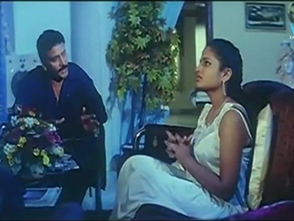 ETHU KONJAM PUTHUSU - Priyanka temptations about romance