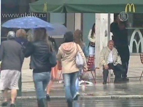 Тонны мусора скопились на улицах Афин