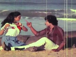 Dharma Prabhu - Chiranjeevi Bhanupriya Romancing in Beach