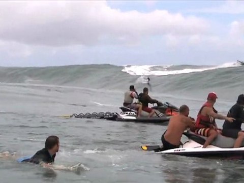 BILLABONG PRO TAHITI 2011 PSYCHO TEAHUPOO