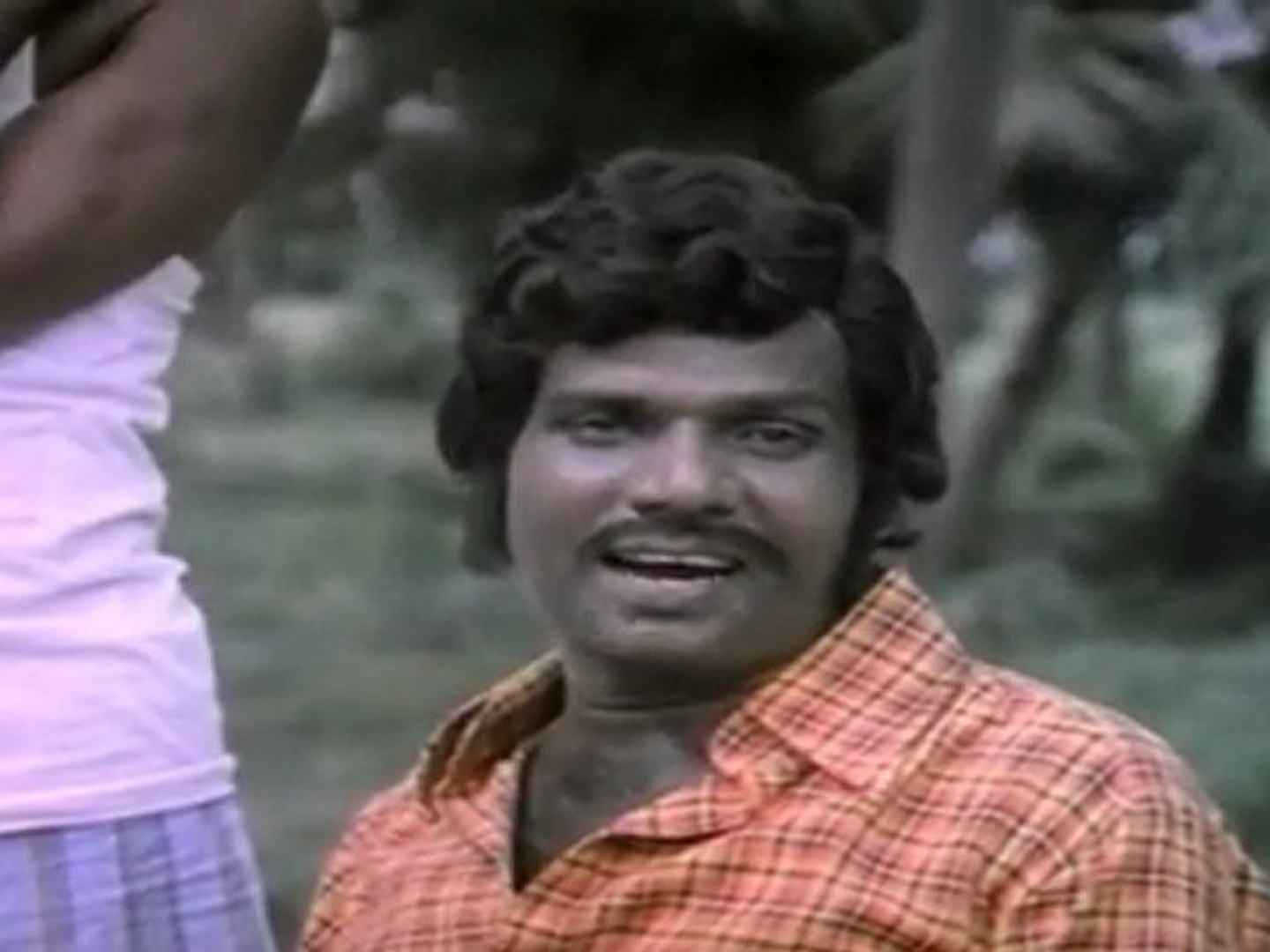 Mull Illatha Roja - Goundamani Villainous Act Scene - video ...