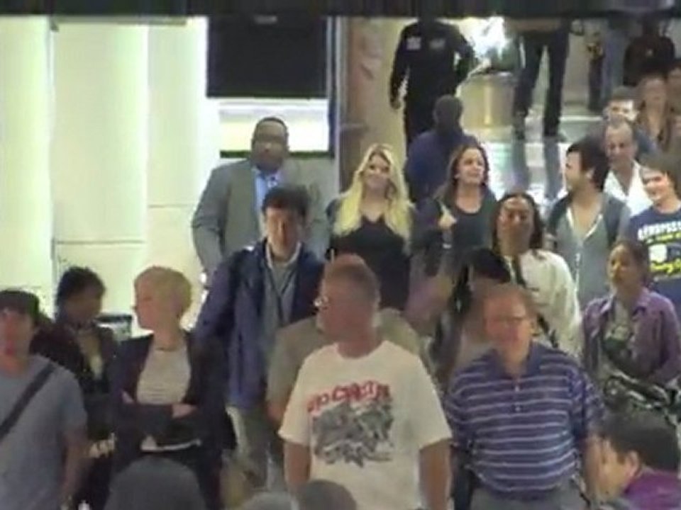 Jessica Simpson Looking More Pregnant?