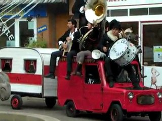 botiga 2011 la compagnie du p'tit vélo, fanfare "le pétafun tour"