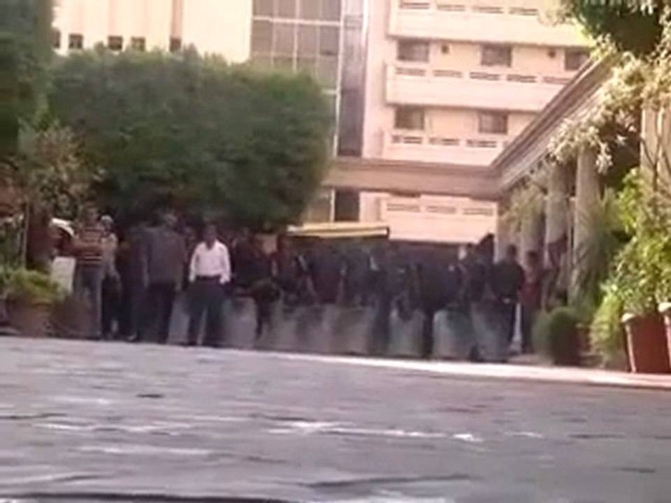 احدى بنات حركة 6 أبريل من أمام وزارة الداخليه يوم 9 سبتمبر 2011