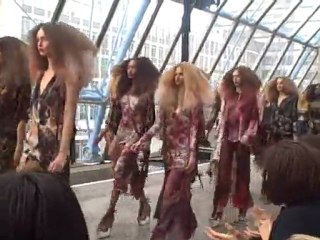 GRAZIA films the Topshop Unique S/S '11 finale!