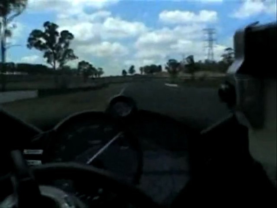MCN Roadtest: 2009 Yamaha R1 onboard lap