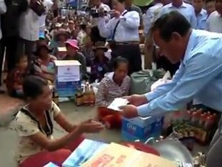 Floods continue to inundate SE Asia