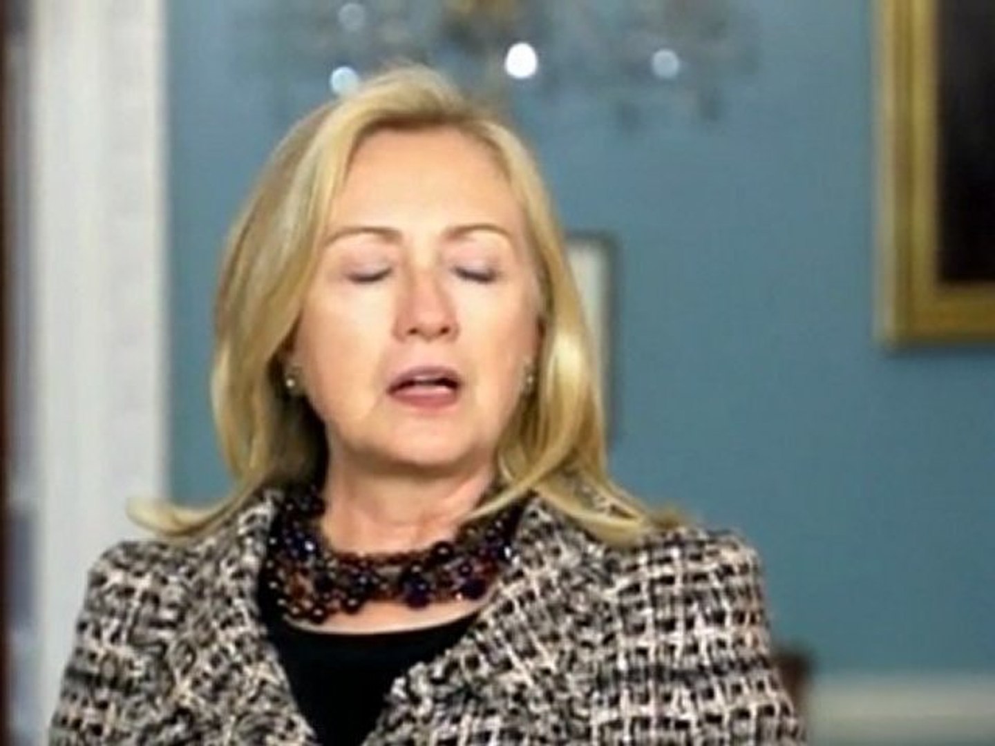 ⁣Clinton says alleged terror plot will isolate Iran
