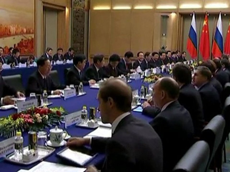 Putin begins China visit