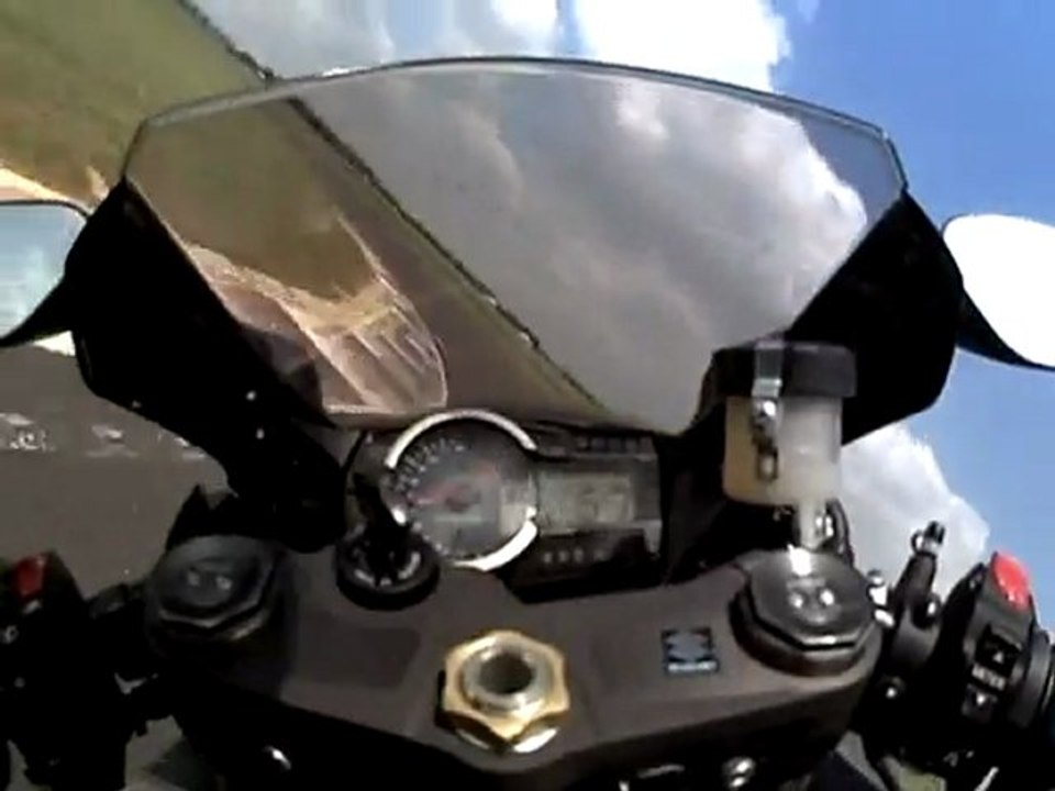 Onboard a Suzuki GSX-R1000 with John Reynolds at Castle Coombe