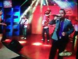 PA LA BANDA NIGHT SHOW CON ROBERTO JR....CANTANDO EL GUAYABO