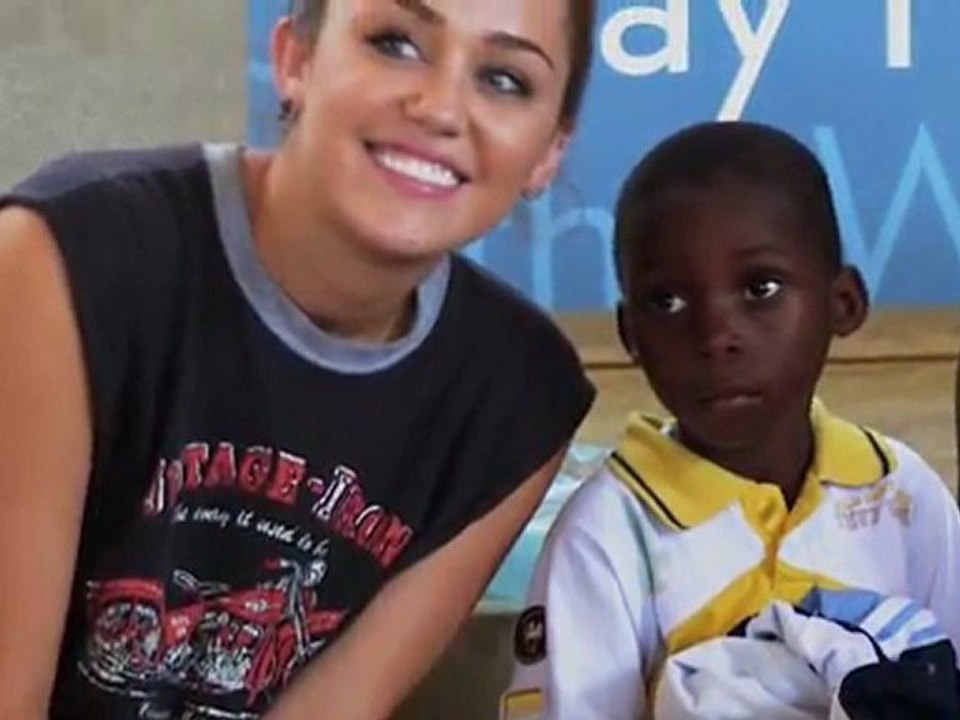 Miley Cyrus vient en aide à Haïti