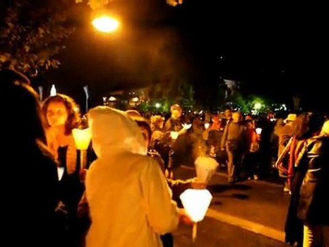 tvcapu-pélerinage du rosaire 2011 a lourdes procession de nuit