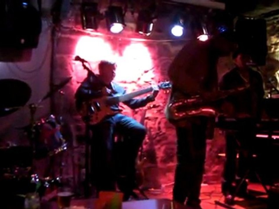 Changes (featuring Breno Brown on sax