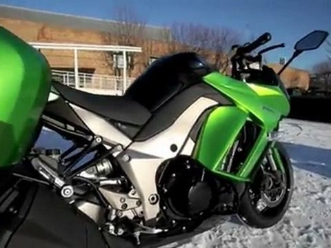 Video: Kawasaki Z1000SX v Yamaha FZ1 Fazer