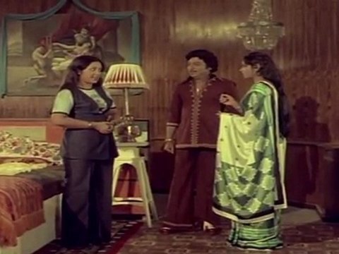 Erattai Manithan - Bhavani Threatening SSR