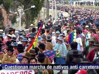 Miles marchan en apoyo a Evo