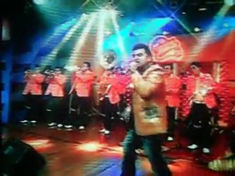 PA LA BANDA NIGHT SHOW CON LUIS ANTONIO LOPEZ MIMOSO ....CANTANDO VAMOS A AGARRAR LA JARRA