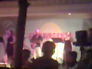 kremlin palace da rus şarkıcı dudu duduyu söylüyo