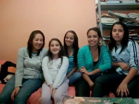 Schlagfertiges kleines Mädchen